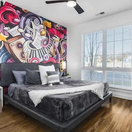 Large Patio, Rooftop Deck And Garage, 3 Miles To Broadway-2